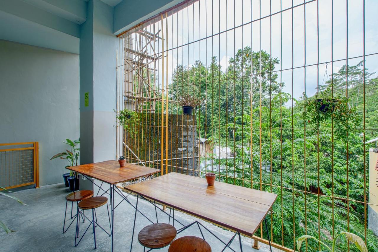 Kolo Kolo Hostel Kejayan Buitenkant foto