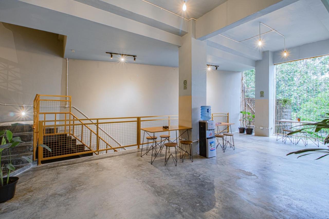 Kolo Kolo Hostel Kejayan Buitenkant foto